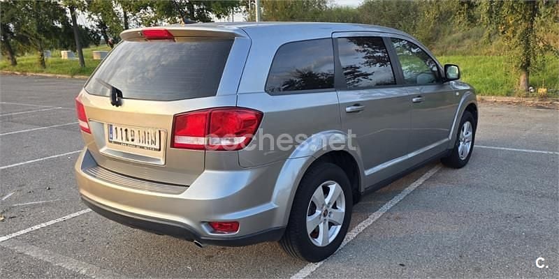 Gris / plata Usado 2012 Fiat Freemont Lounge SUV | 8150 € (Precio justo) - Imagen 1/4