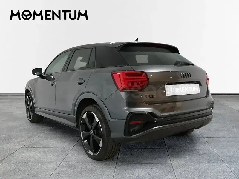 Usado Audi Q2 Comfort 150 CV (110 kW) 2022 Gris / plata SUV
