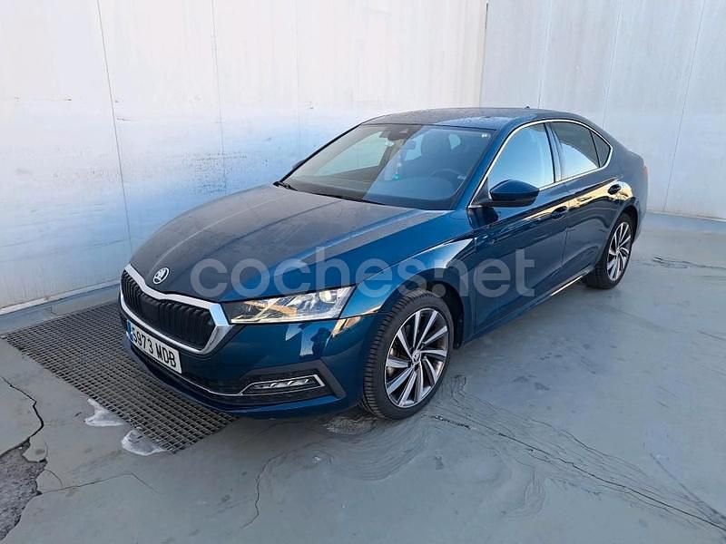 Azul Usado 2023 Skoda Octavia Style Berlina | 28.990 € (Un poco caro) - Imagen 1/4