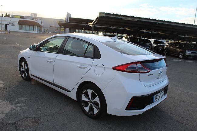Usado Hyundai Ioniq 88 kW (120 CV) 2020 Blanco Utilitario