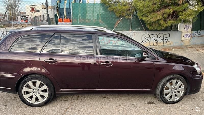 Marrón Usado 2007 Toyota Avensis Executive Familiar | 3900 € (Precio justo) - Imagen 1/2