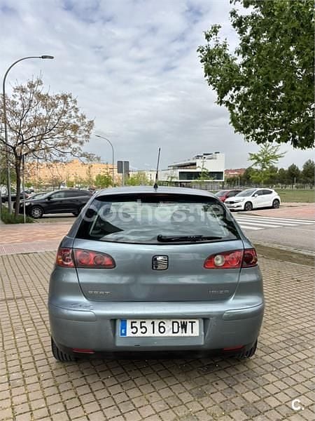 Usado Seat Ibiza Reference 80 CV (58 kW) 2006 Gris / plata Utilitario