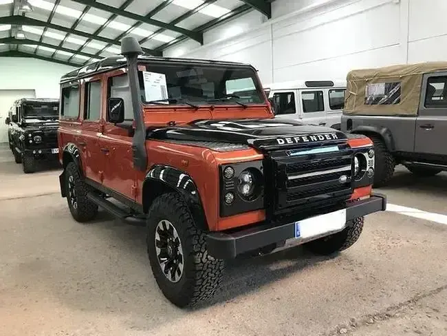 Używany Land Rover Defender 122 KM (89 kW) 2013 Pomarańczowy SUV