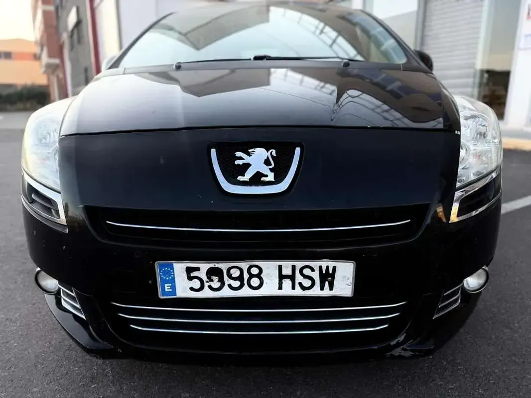 Usado Peugeot 5008 Access 114 CV (83 kW) 2013 Negro Monovolumen