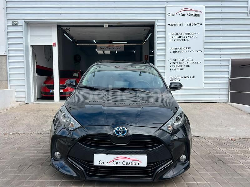Usado Toyota Yaris Hybrid Active 116 CV (85 kW) 2022 Negro Berlina