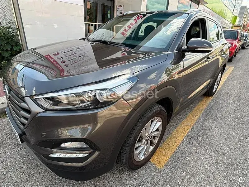 Usado Hyundai Tucson 131 CV (96 kW) 2017 Gris / plata SUV