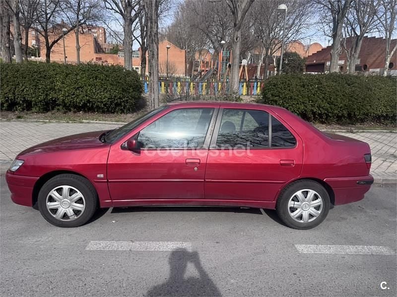 Usado Peugeot 306 90 CV (66 kW) 2001 Rojo Berlina