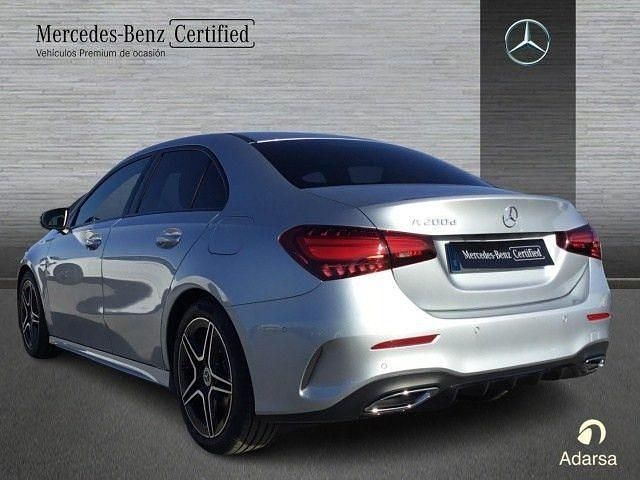Usado Mercedes A200 AMG line 150 CV (110 kW) 2025 Plata hightech Berlina