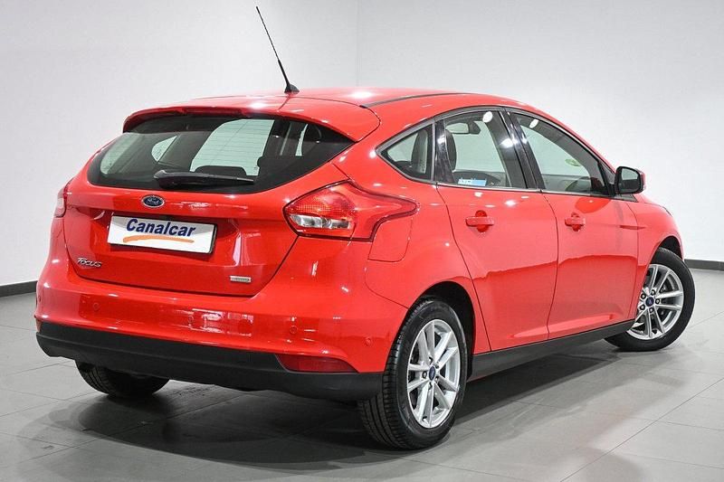 Usado Ford Focus Trend 125 CV (91 kW) 2017 Rojo Berlina
