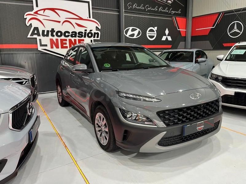 Usado Hyundai Kona 120 CV (88 kW) 2021 Gris / plata SUV