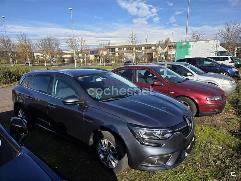 Usado Renault Mégane GrandTour Intens 90 CV (66 kW) 2017 Gris / plata Familiar