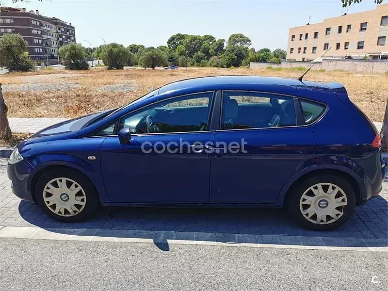 Usado Seat Leon Ecomotive 105 CV (77 kW) 2008 Azul Utilitario