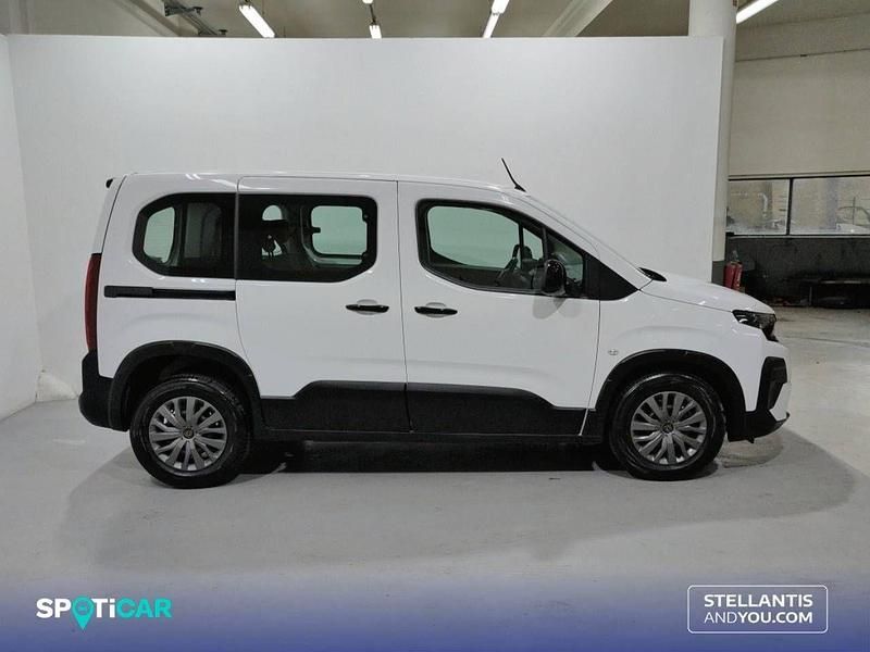 Usado Peugeot Rifter Allure 100 CV (73 kW) 2025 Blanco Monovolumen