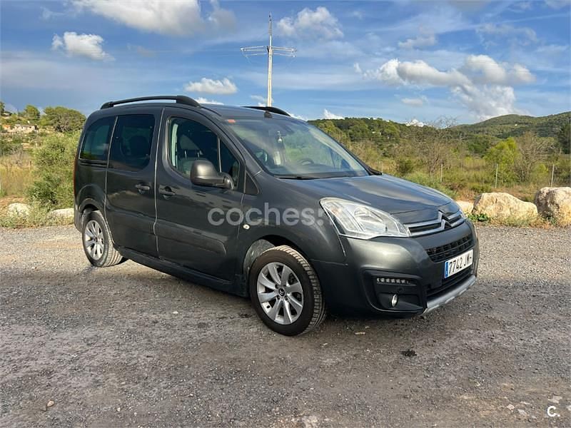Usado Citroën Berlingo Feel 110 CV (80 kW) 2016 Gris / plata Monovolumen