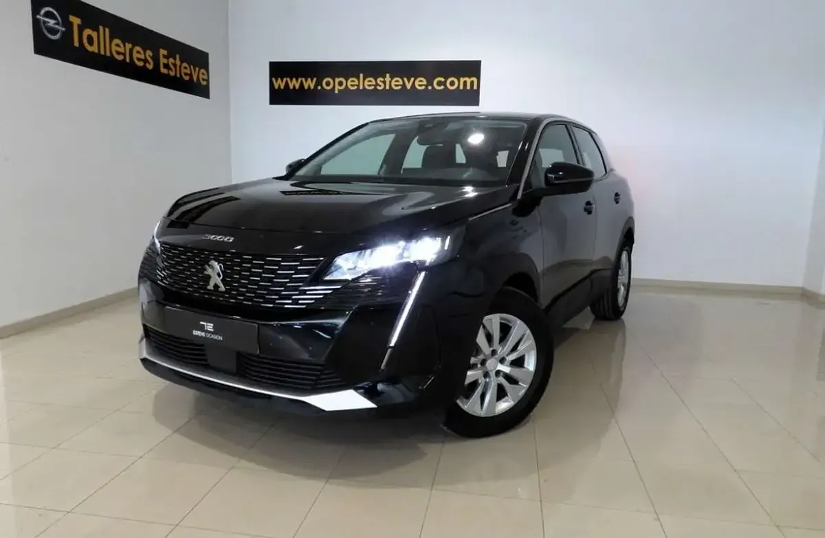 Usado Peugeot 3008 Active 131 CV (96 kW) 2022 Negro SUV
