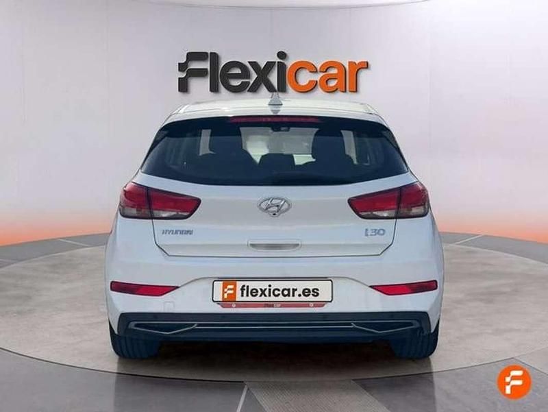 Usado Hyundai i30 120 CV (88 kW) 2021 Blanco Utilitario