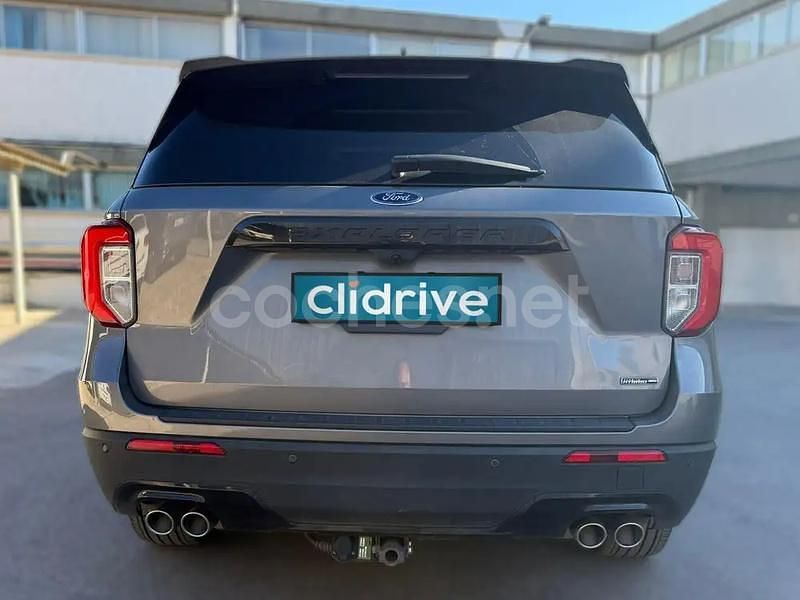 Usado Ford Explorer Platinum 457 CV (336 kW) 2022 Gris / plata SUV