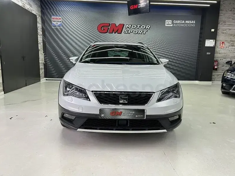 Usado Seat Leon 4Drive 184 CV (135 kW) 2017 Blanco Familiar