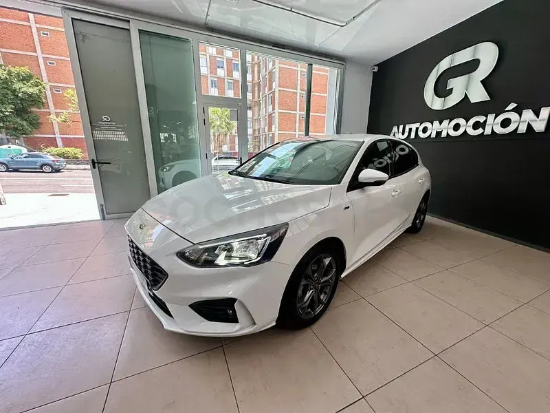 Usado Ford Focus ST-Line 125 CV (91 kW) 2021 Blanco Berlina