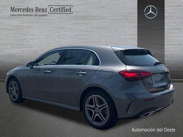 Usado Mercedes A250 AMG line 218 CV (160 kW) 2024 Gris montaña Berlina