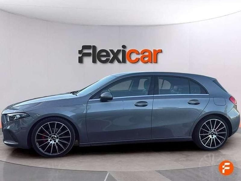 Usado Mercedes A180 109 CV (80 kW) 2018 Gris Utilitario