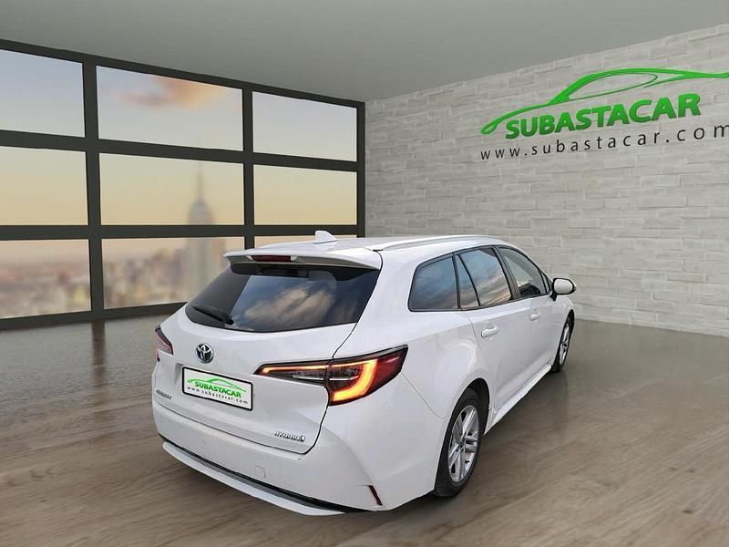 Usado Toyota Corolla Business Edition 122 CV (89 kW) 2022 Blanco Familiar