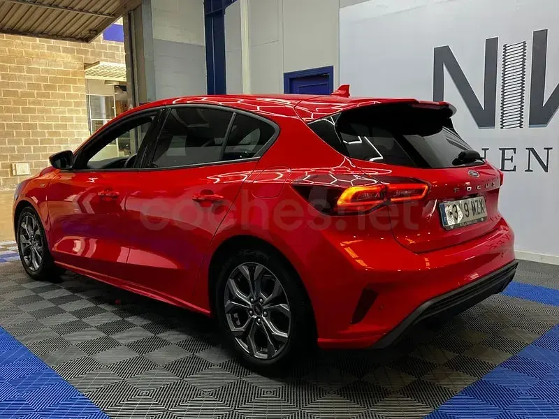 Usado Ford Focus ST-Line 125 CV (91 kW) 2025 Rojo Berlina