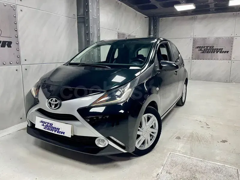 Usado Toyota Aygo X-play 69 CV (50 kW) 2017 Negro Utilitario