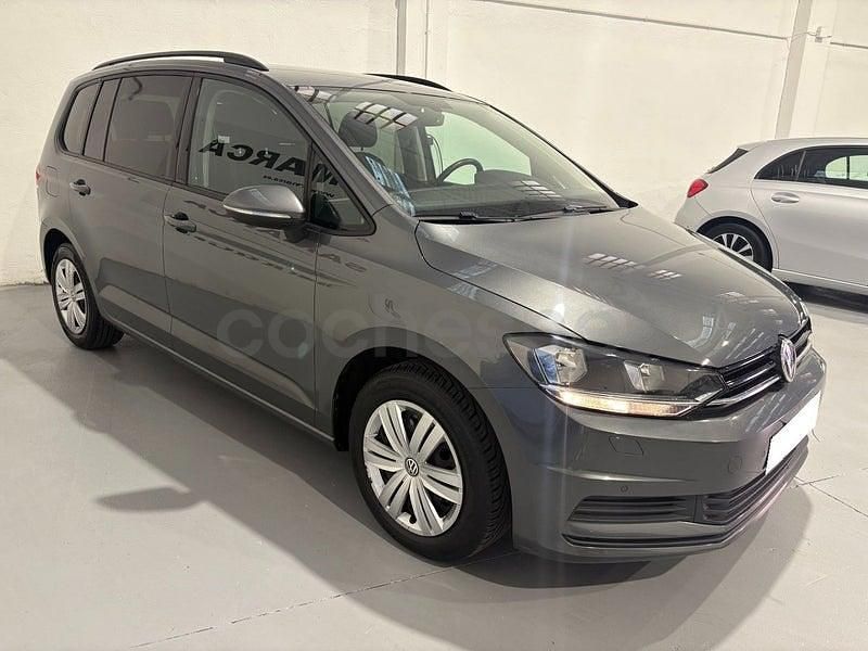 Usado VW Touran Advance 116 CV (85 kW) 2020 Gris Monovolumen