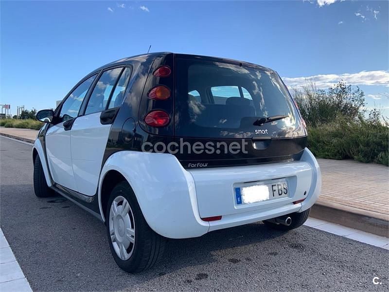 Usado Smart ForFour Pure 64 CV (47 kW) 2006 Blanco Utilitario