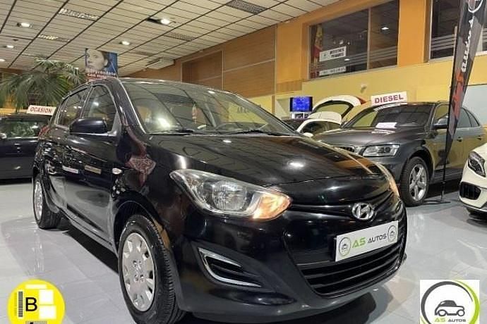 Negro Usado 2013 Hyundai i20 Classic Berlina | 5990 € (Precio justo) - Imagen 1/4