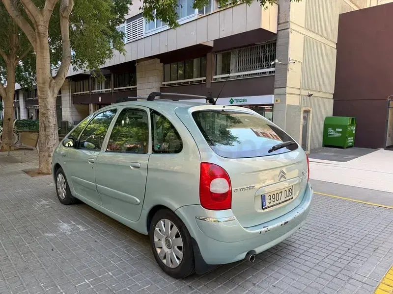 Usado Citroën Xsara Picasso Exclusive 136 CV (100 kW) 2005 Azul Monovolumen