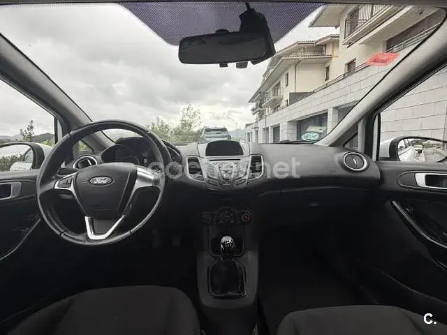 Usado Ford Fiesta Trend 75 CV (55 kW) 2016 Blanco Utilitario
