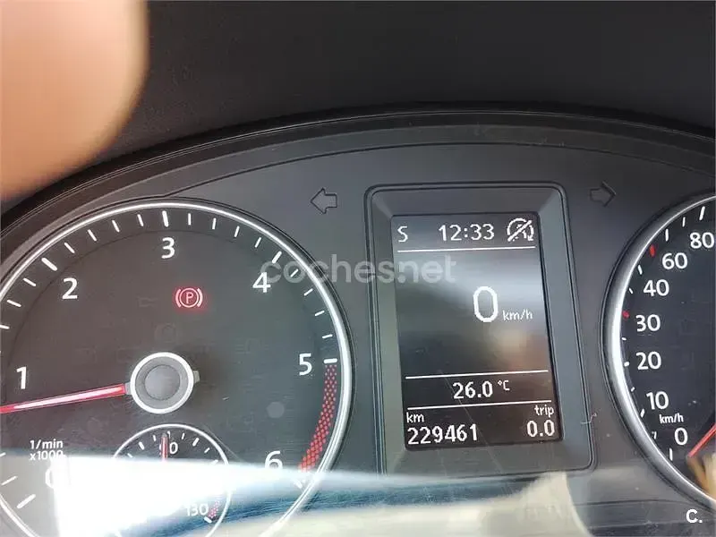 Usado VW Touran Advance 140 CV (102 kW) 2014 Gris / plata Monovolumen