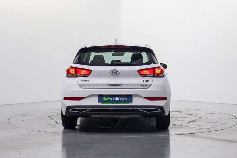 Usado Hyundai i30 120 CV (88 kW) 2021 Blanco Utilitario