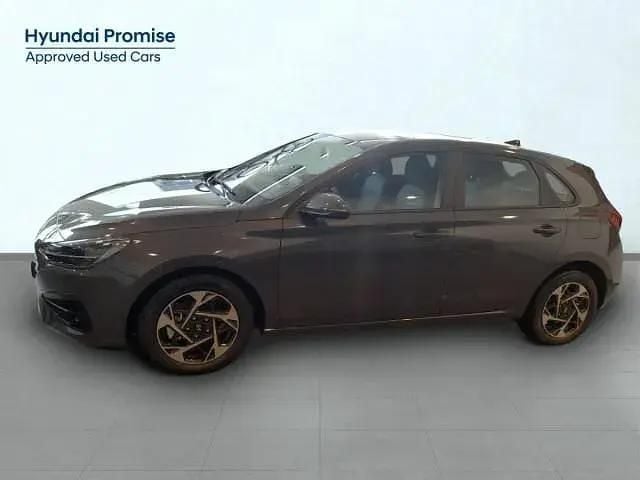 Usado Hyundai i30 100 HP (73 kW) 2025 Cinzento