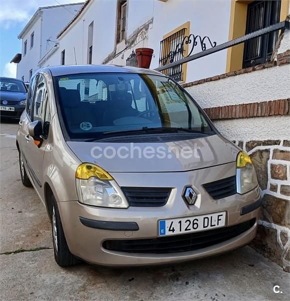 Usado Renault Modus Dynamique 98 CV (72 kW) 2004 Beige Monovolumen
