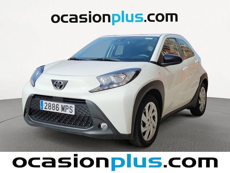 Blanco Usado 2024 Toyota Aygo Play Utilitario | 13.273 € (Precio justo) - Imagen 1/4