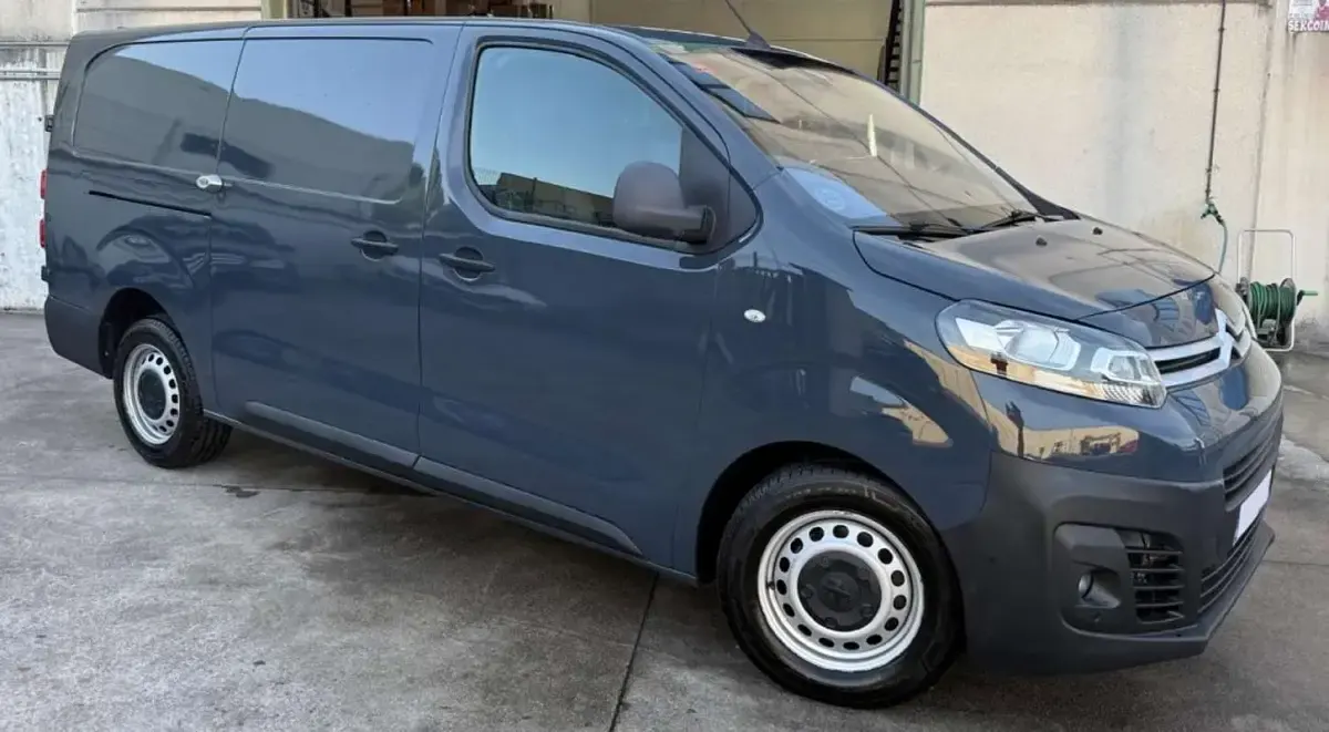 Usado Citroën Jumpy 74 kW (101 CV) 2024 Azul Monovolumen