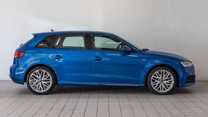 Usado Audi A3 S-Line 116 CV (85 kW) 2018 Azul claro Berlina