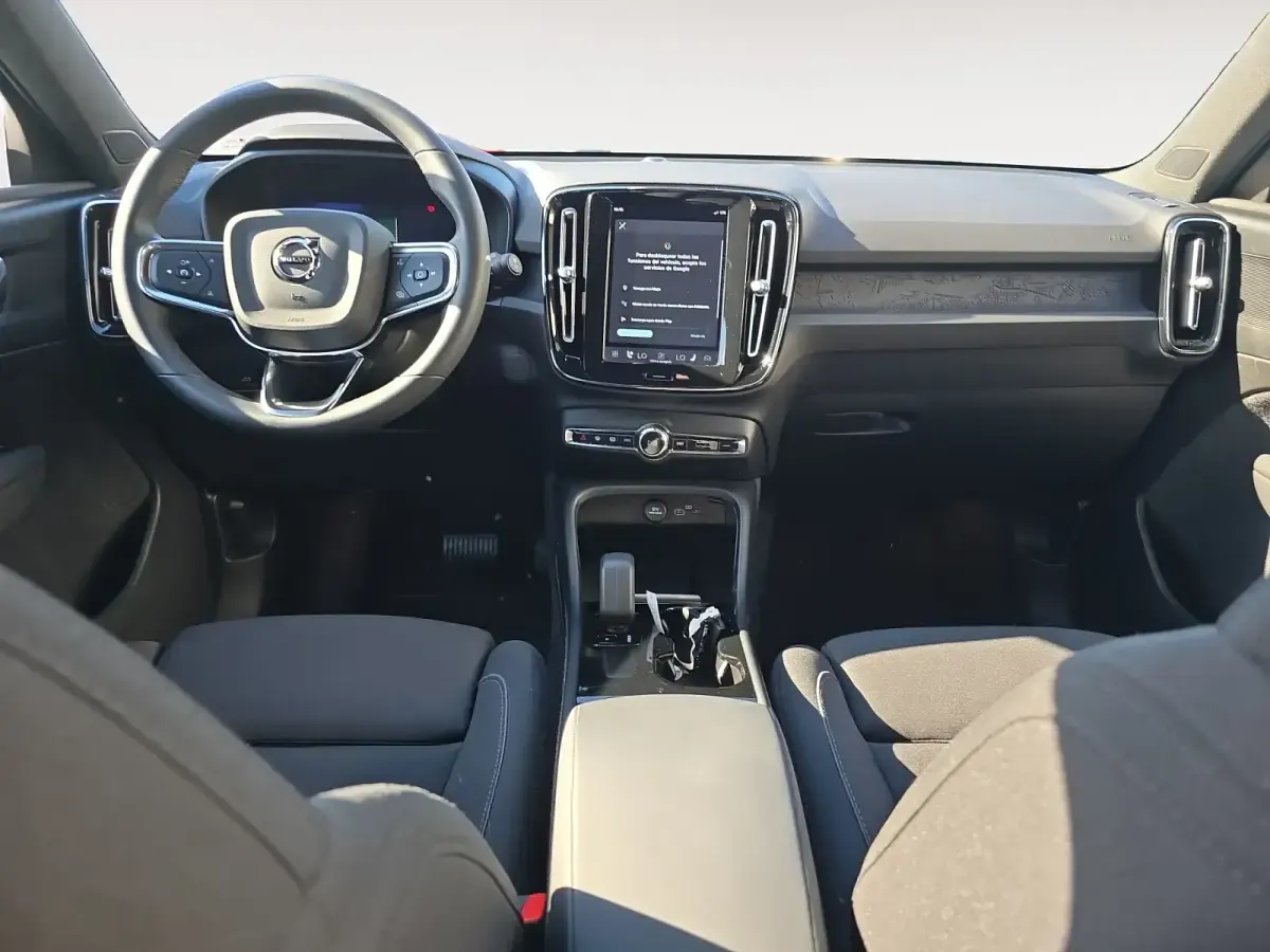 Usado Volvo XC40 Core 200 kW (272 CV) 2023 Gris/plata SUV