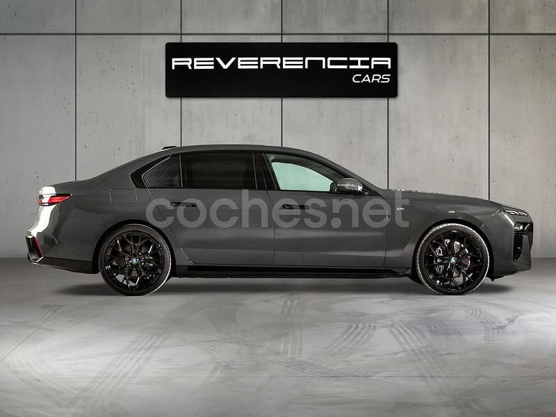 Usado BMW 740 Comfort Edition 299 CV (219 kW) 2024 Gris / plata Berlina