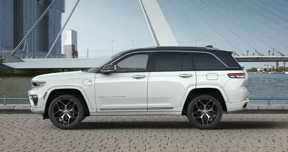 Usado Jeep Grand Cherokee Summit 381 HP (280 kW) 2023 Branco SUV