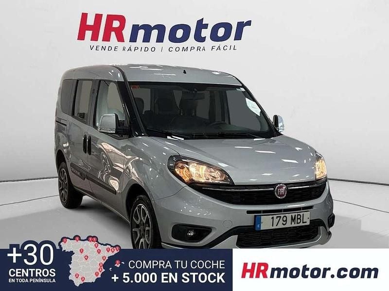 Usado Fiat Doblò Trekking 121 CV (88 kW) 2022 Gris Monovolumen