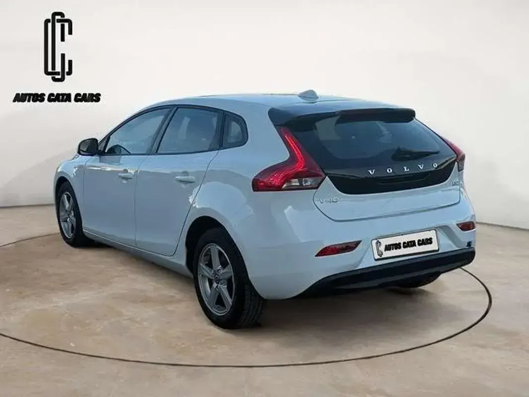 Usado Volvo V40 Kinetic 114 CV (83 kW) 2015 Blanco Utilitario
