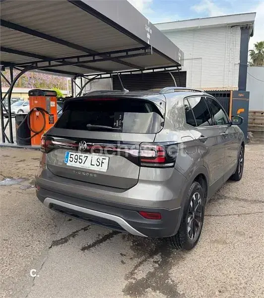 Usado VW T-Cross Advance 110 CV (80 kW) 2021 Gris / plata SUV