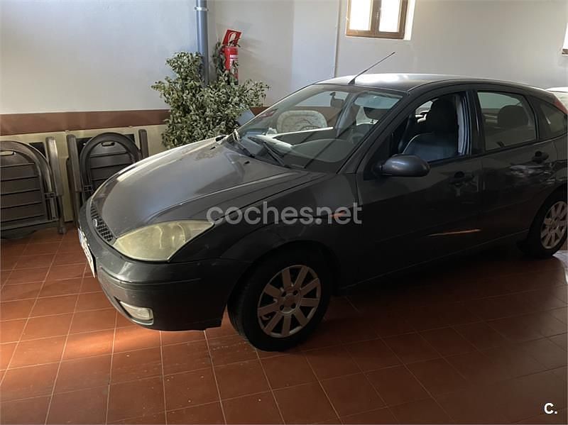 Usado Ford Focus Trend 115 CV (84 kW) 2003 Gris / plata Berlina