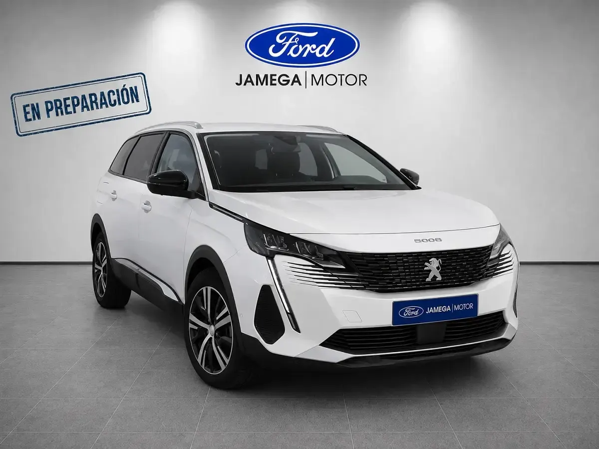 Usado Peugeot 5008 Allure 130 CV (95 kW) 2022 Blanco SUV