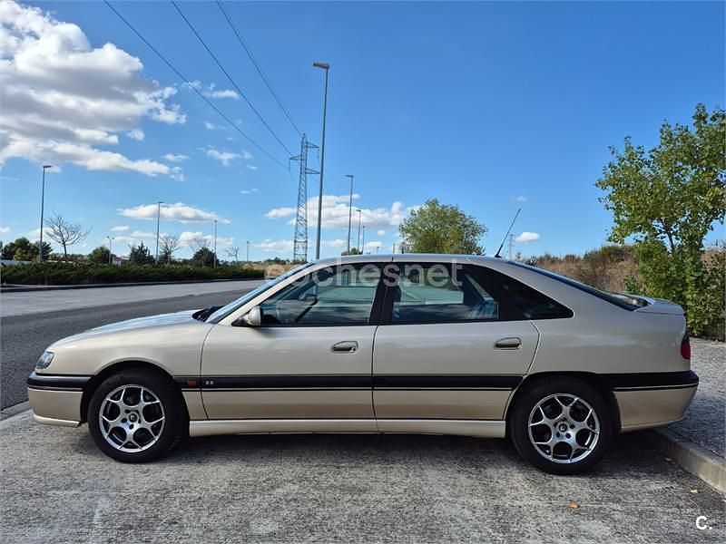 Beige Usado 1998 Renault Safrane Initiale Utilitario | 4000 € - Imagen 1/4