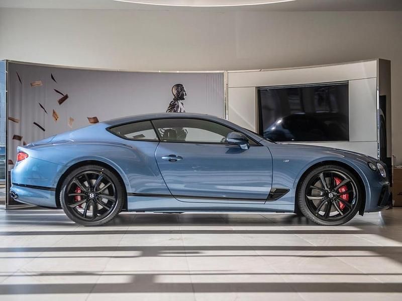Usado Bentley Continental GT 551 CV (405 kW) 2022 Azul portofino Coupe